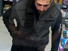 Policie stále nezná totožnost muže sraženého u Strakonic. Zveřejnila další fotografie