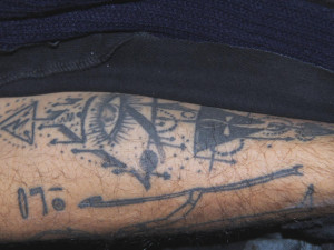 Policie stále nezná totožnost muže sraženého u Strakonic. Zveřejnila další fotografie