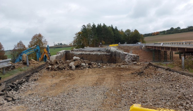 Archeologové ukončili průzkum v trase D4, našli spony, prsteny i mince