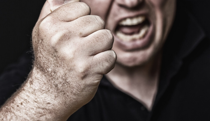 Opilý muž fyzicky napadl svoji partnerku, ta skončila v nemocnici. Agresor je podezřelý z trestného činu