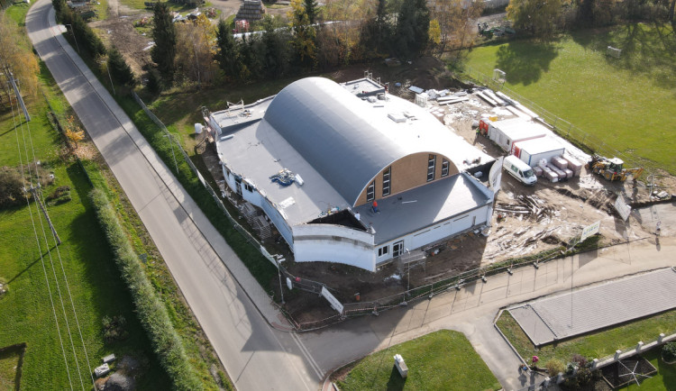 Hala v Dolním Třeboníně se otevře příští rok.