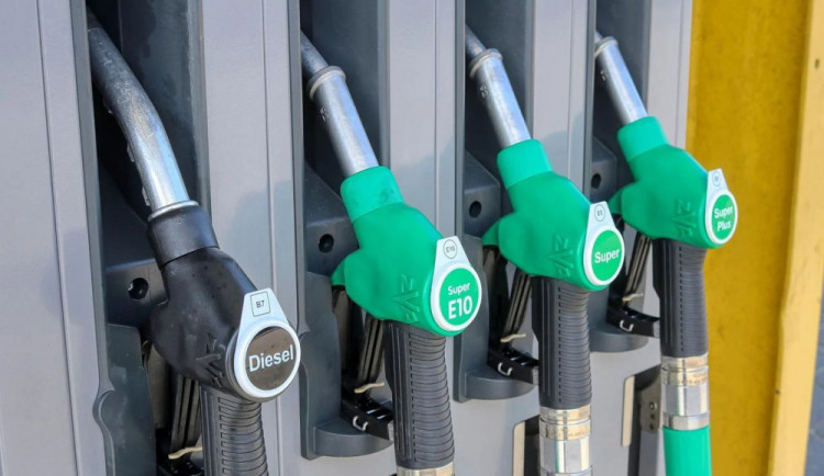 Paliva od minulého týdne zlevnila, cena benzinu klesla pod 40 korun za litr
