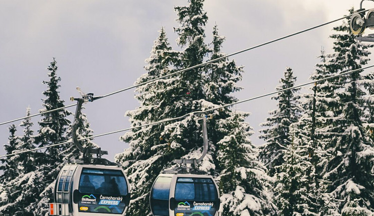 Na Černé hoře o víkendu tisíc lyžařů a výletníků. Opět se areál rozjede v pátek