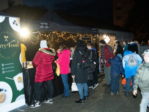 Viscofan letos rozsvítil vánoční strom a přijde i Ježíšek