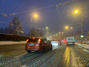 Sníh komplikuje dopravu v Jihočeském kraji, vlaky nejezdí na pěti tratích