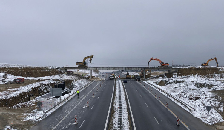 Kvůli stavbě odpočívadla bude příští týden dvakrát zavřená dálnice D3 u Chotýčan