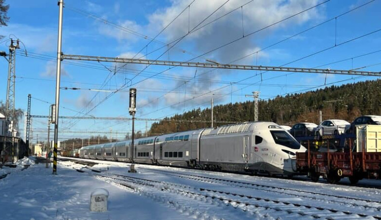 Rychlovlak v úseku mezi česko-rakouskou hranicí a Českými Budějovicemi.