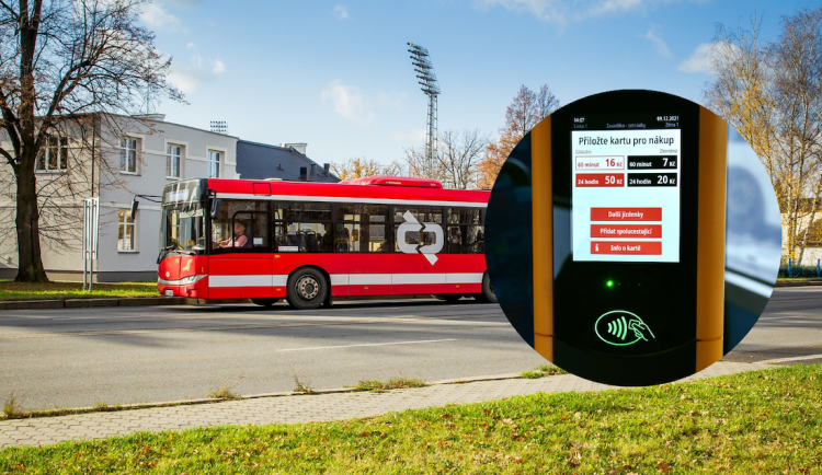 Proč se platby za jízdenky strhávají se zpožděním? Běžný postup, tvrdí dopravní podnik