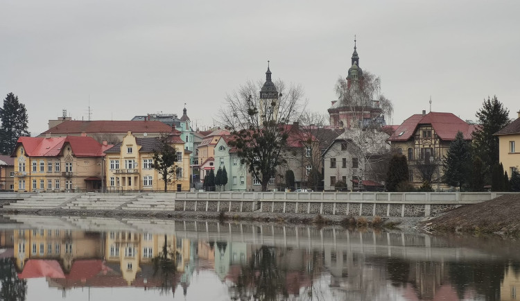 Hranice mají konečně ochranu proti padesátileté vodě. U řeky vznikly i tribuny s posezením