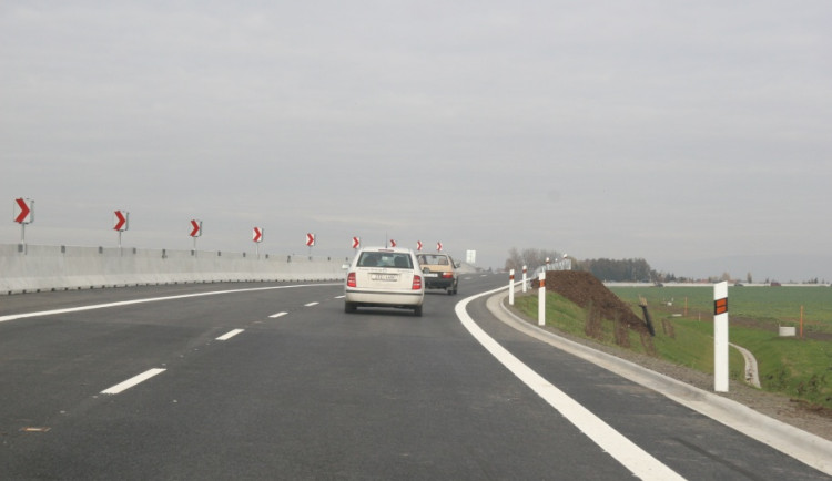 Silničáři pospíšili s výkupy pozemků pro západní obchvat Olomouce. Úleva by mohla přijít o několik měsíců dřív