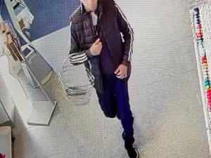 Dvojice krade v drogeriích drahé zboží. Škoda je téměř půl milionu