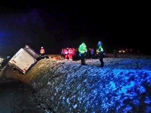 U Českých Budějovic havaroval autobus s více než 40 lyžaři