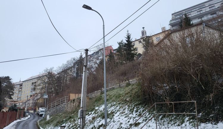 V táborských domácnostech se nouzově topí. S hledáním poruchy pomáhá dron