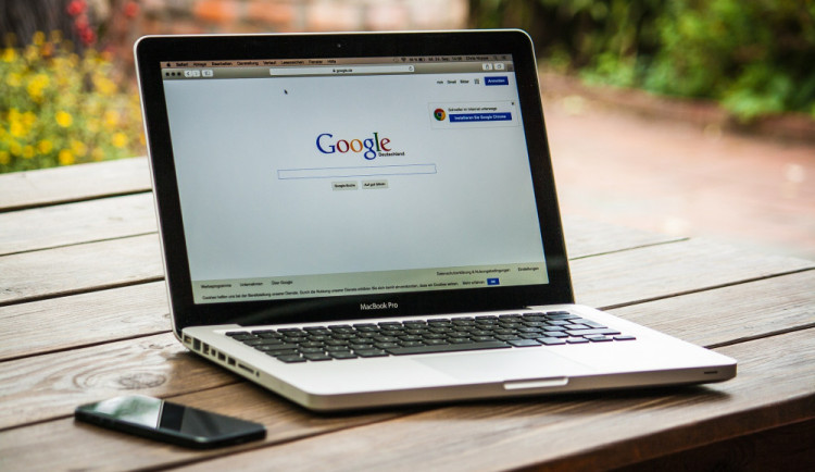 Google v ČR ukončil program plateb za přebírané zpravodajství News Showcase