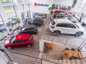 Budějcký Autostart slaví 30 let. Suzuki se pro řadu našich klientů stalo srdcovkou, říká majitel