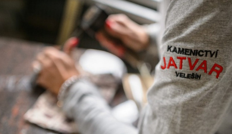 size4-16317221922261-2-kamen-je-skvely-interierovy-prvek-a-jeho-obliba-roste-od-pristiho-roku-vsak-vyrazne-zdrazi-varuje-ji