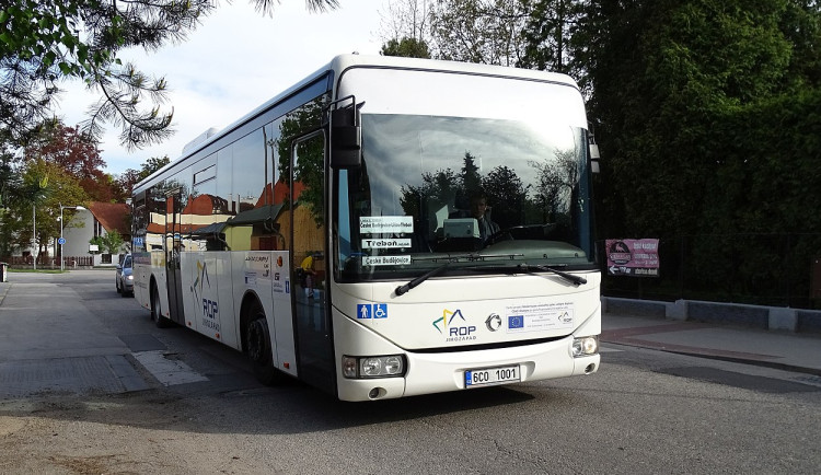 Jihočeský kraj neplánuje zdražovat jízdné v autobusových linkách