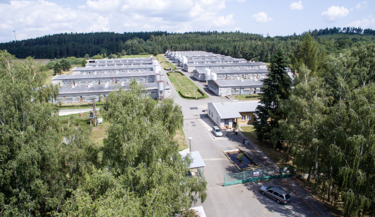 Vepřín v Letech, který stál v místě romského koncentračního tábora, je zbouraný