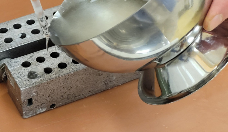 V Brně řeší nedostatek léků pro děti. Nemocnice vyrábí vlastní čípky