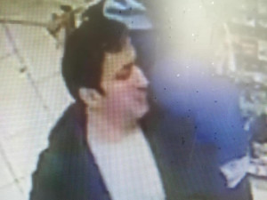 Zloději ukradli z drogerie dvanáct zubních kartáčků. Pátrá po nich policie