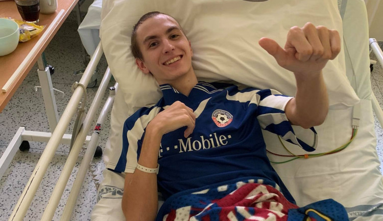 Mladík z Přerova málem zemřel při nehodě, probudila ho bazální terapie. Zapojila se celá rodina včetně psa