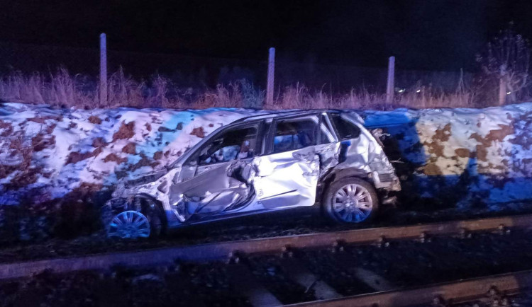 Na Písecku se srazil vlak s autem