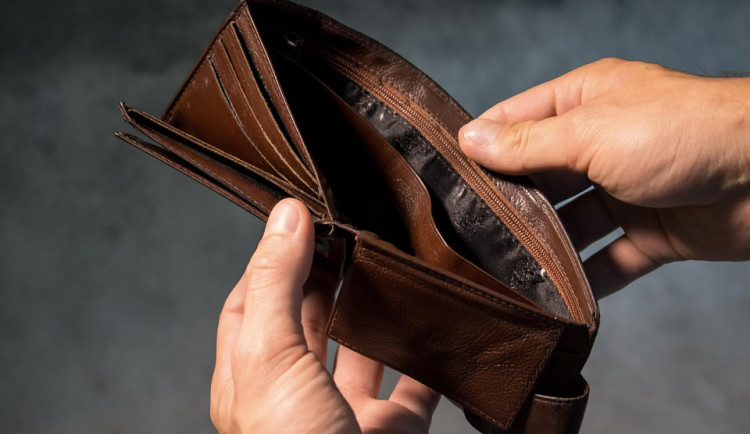 Přeplněné obchody jako ráj kapsářů. Jak se vyhnout jejich útokům?