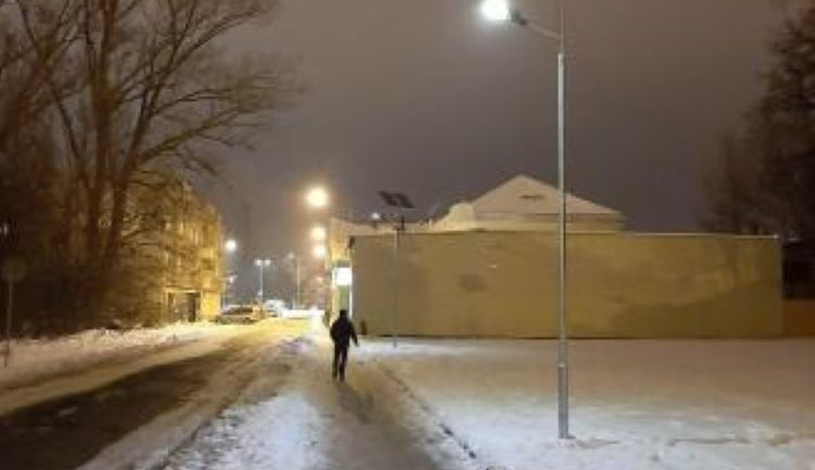 Cesta k nádraží v Přerově je konečně bezpečná. Obávaná Škodova ulice má veřejné osvětlení