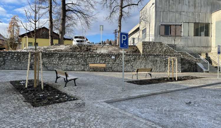 Vimperk vybudoval u zimního stadionu nové parkoviště
