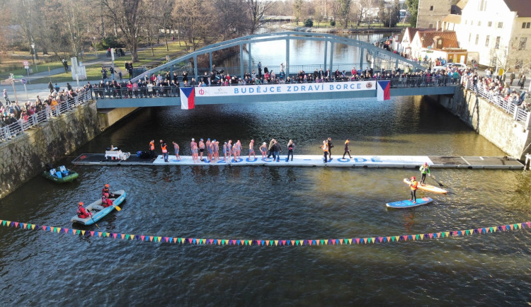 Silvestrovský Lannův ponor vltavský je už tradicí zakončení roku. Nenechte si jej ujít ani letos