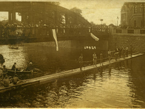 Historický snímek ponoru v Malši. Foto: M. Binder