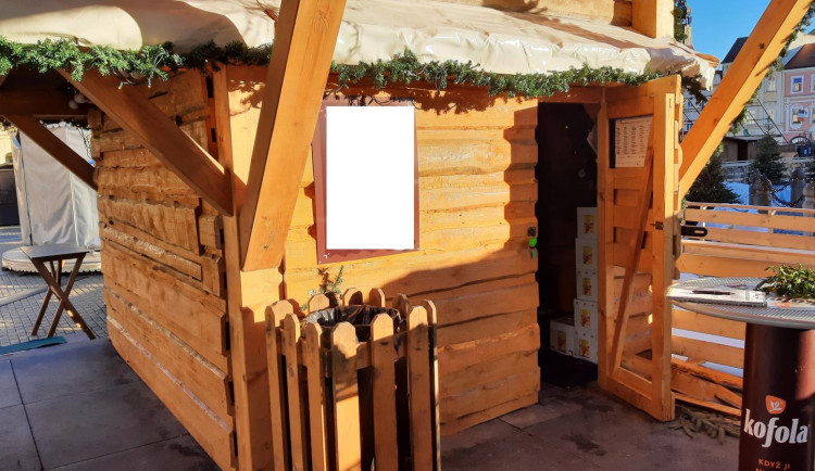 Zloděj vykradl adventní stánek na budějckém náměstí