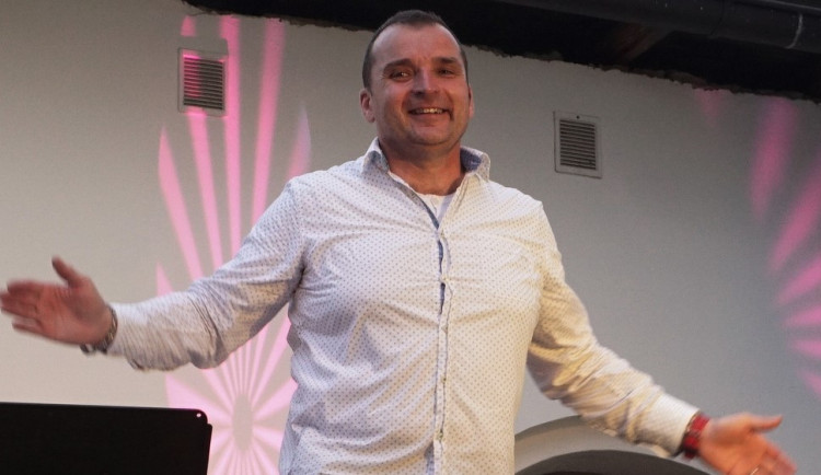 V roce 2022 nás opustili dva populární přerovští zpěváci, taneční mistr, bývalý starosta, ale i oblíbený farář