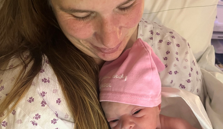 První dítě letošního roku v ČR je ze Šternberka. Anička přišla na svět již osm minut po půlnoci