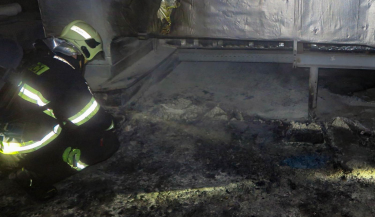 Zábavní pyrotechnika zapálila v centru Olomouce střechu. Silvestr byl bouřlivý. Záchranka měla rekordní počet případů