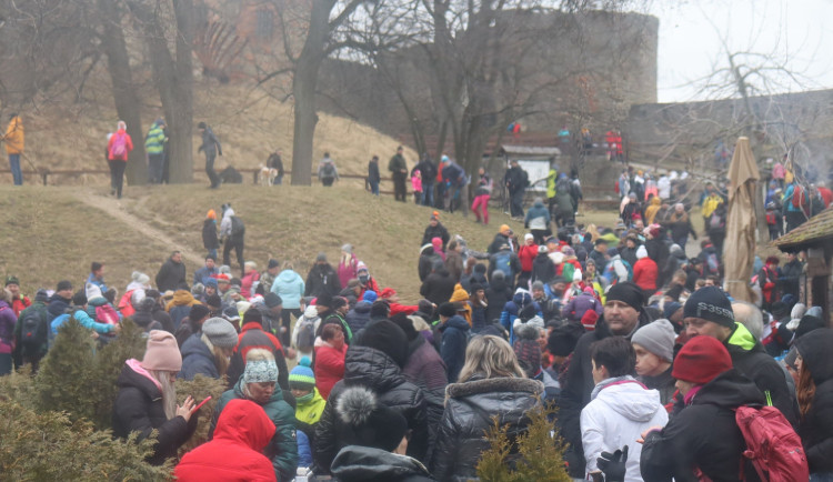 TIP NA VÍKEND: Tradiční Novoroční výstup na Helfštýn každoročně přiláká tisíce turistů. Koná se již zítra