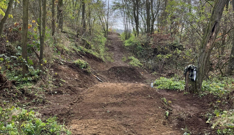 Úklid a opravy po vandalech jsou občas únavné, říká zakladatel Hanáckých stezek. Oblíbily si je už tisíce lidí