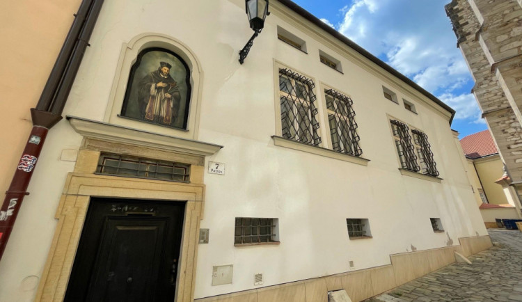 Farář ze Znojemska měl sexuálně obtěžovat nezletilou. Je mimo službu