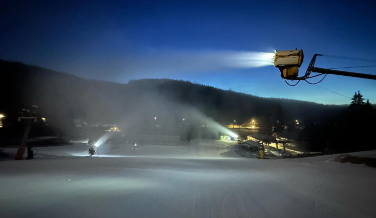 Unikát v Kopřivné. Lyžaři už nebudou potřebovat čip ani kartu, stačí jim mobilní telefon