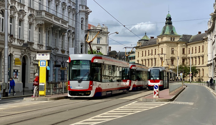Cestující v Olomouci si zvykají na elektronické jízdné. Online nákupy se už blíží k polovině