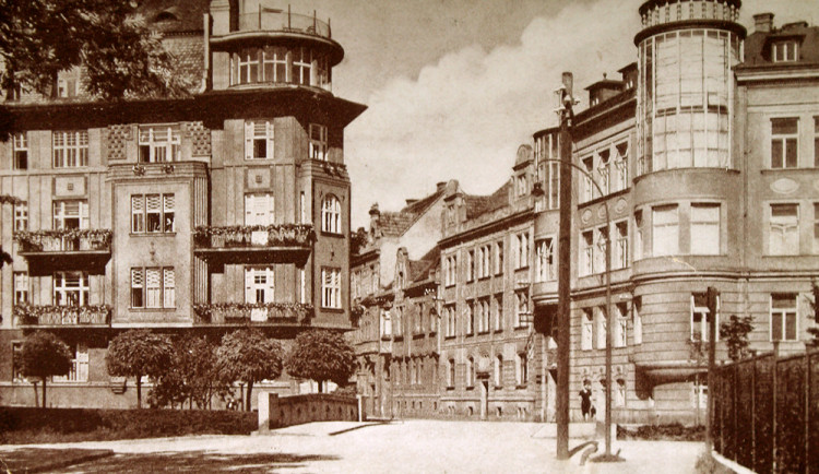 DRBNA HISTORIČKA: Jak vznikl název U Tří lvů? Souvisí s renesančním dvorcem na rohu Žižkovy