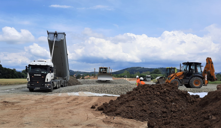 Silničáři letos zahájí stavbu dálnice do Kokor a opraví průtahu Olomoucí, Šternberkem a také další úseky dálnic