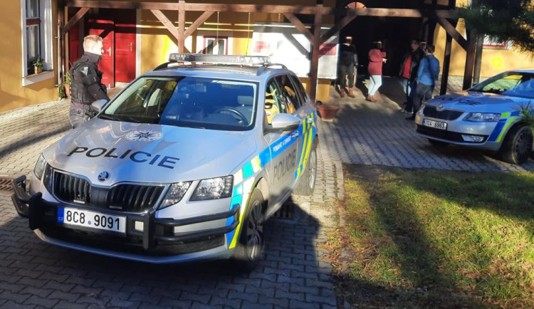 Student v Českém Krumlově ohrožoval spolužáky nožem. Policie musela školu evakuovat