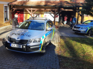 Student v Českém Krumlově ohrožoval spolužáky nožem. Policie musela školu evakuovat