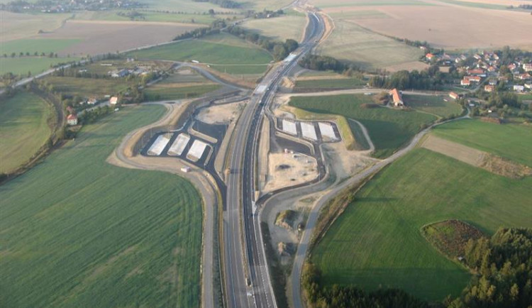 Odpůrcům stavby D3 vadí praktiky státu. Dálnice má propojit Prahu s Budějcemi a rakouskou hranicí