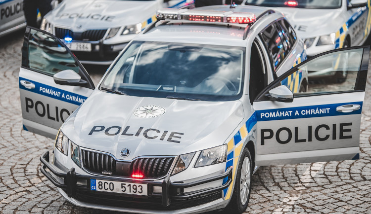 Čtrnáctiletý mladík bodnul o tři roky staršího kluka nožem. Případ vyšetřuje policie