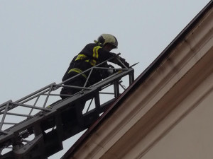 Hasiči likvidovali požár rodinného domu v Milevsku. Rozšíření plamenů se podařilo zabránit
