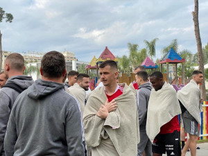 Komplikace na tureckém soustředění. Fotbalisty Dynama vyhnal z pokojů požár