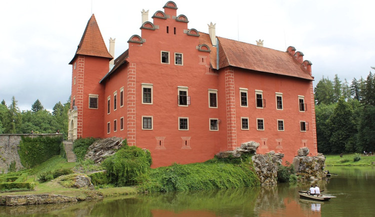 Zámek Červená Lhota chystá opravu hráze, lodičky se opět půjčovat nebudou