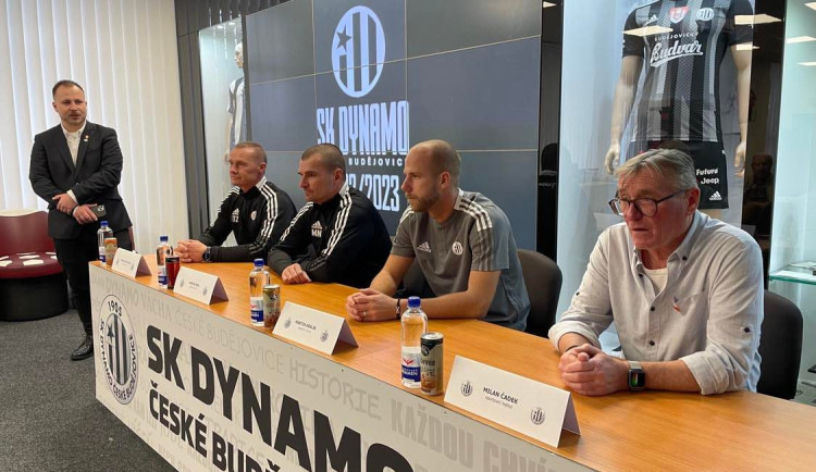 Tisková konference před jarní částí sezony.